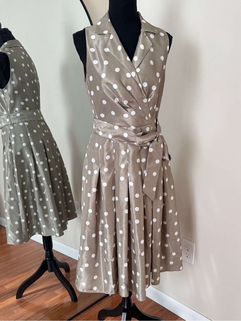 Jessica Howard Gray Shimmer Polka Dot Fit Flare Sleeveless Midi Dress Size 6